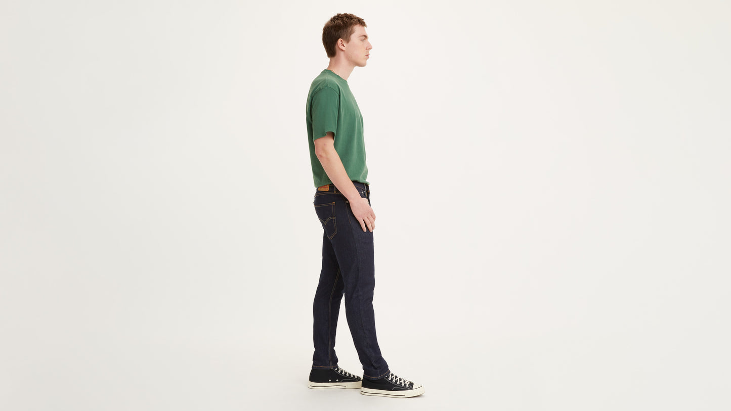 Men's dark indigo Levi's jeans and green tee side view