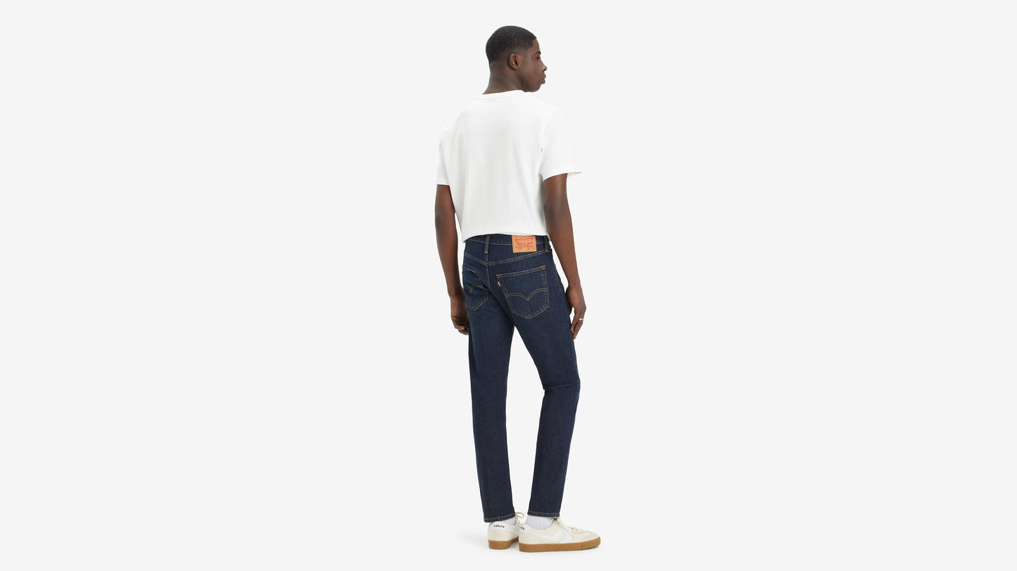 Back view of Levi’s 512 jeans on model, highlighting the signature brand patch