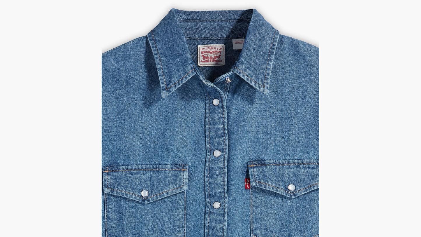 Levi’s Women’s Iconic Lightweight Western Shirt, Flat Lay Detail Shot