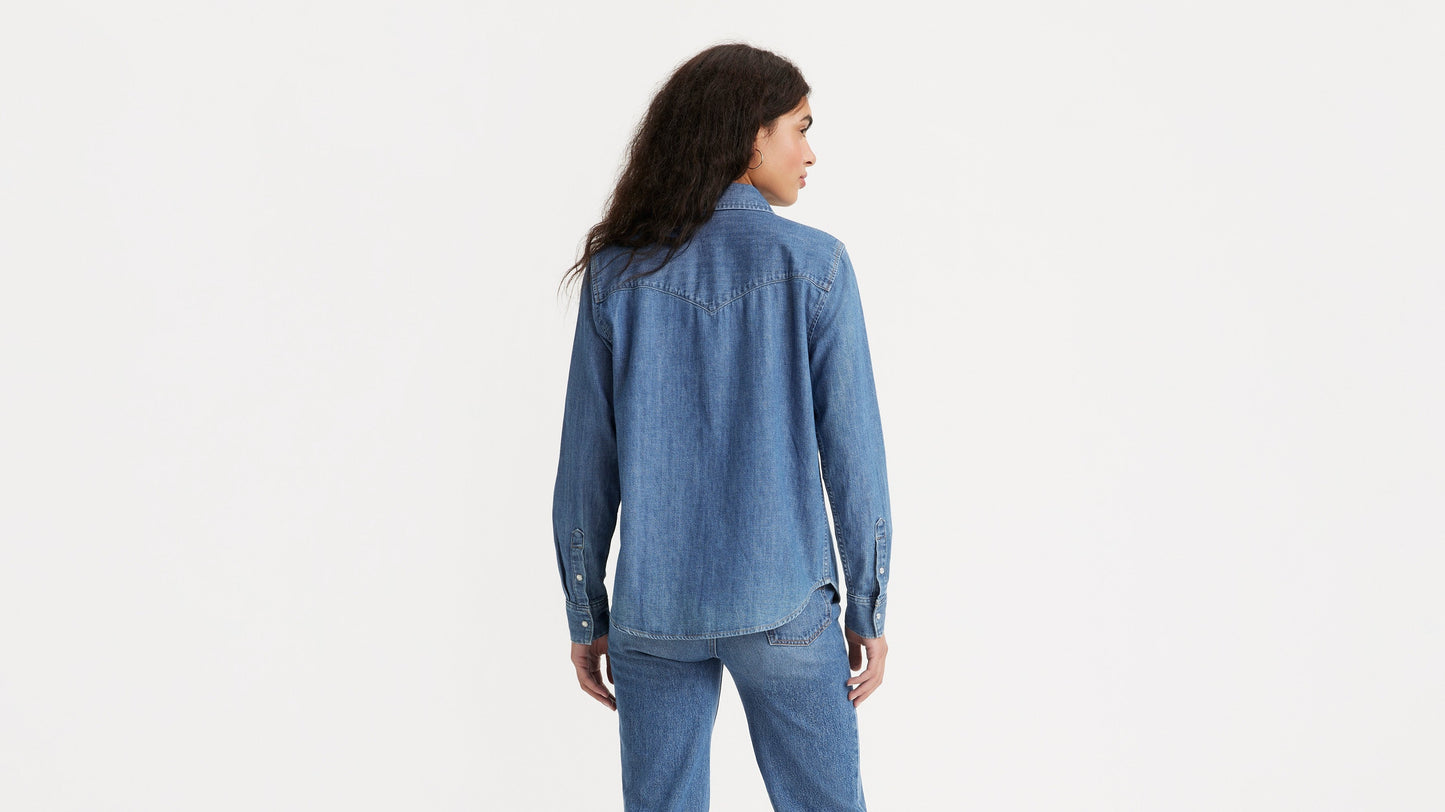 Levi’s Women’s Iconic Western Shirt, On‑Model Back View