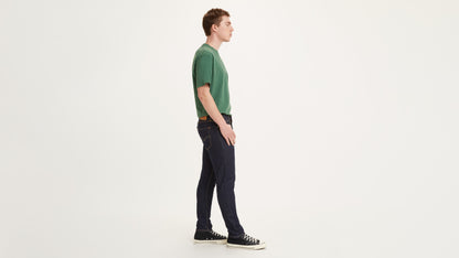 Men's dark indigo Levi's jeans and green tee side view