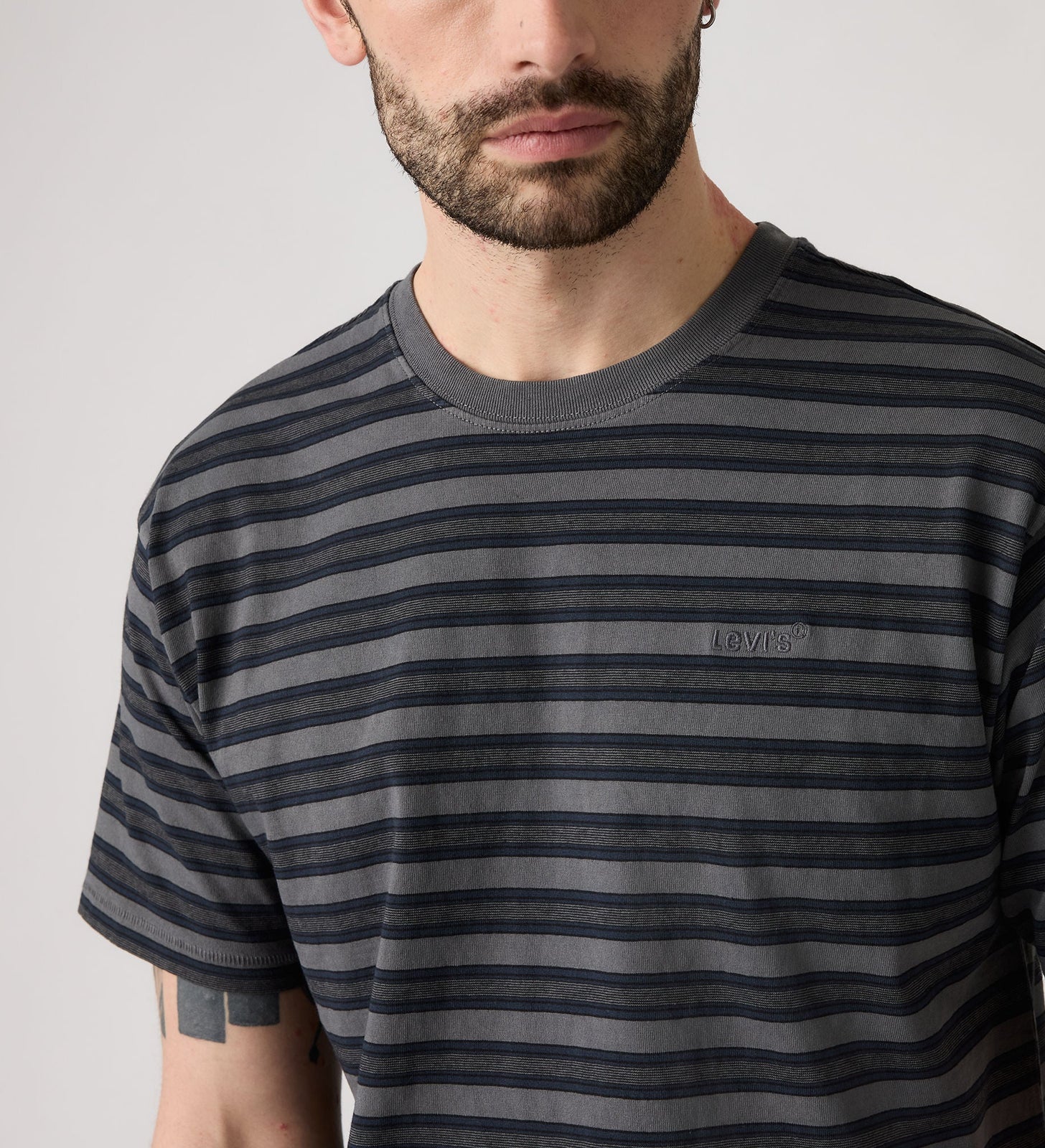 Main 4 - Levi's® Men's Red Tab Vintage T-Shirt - A06370191