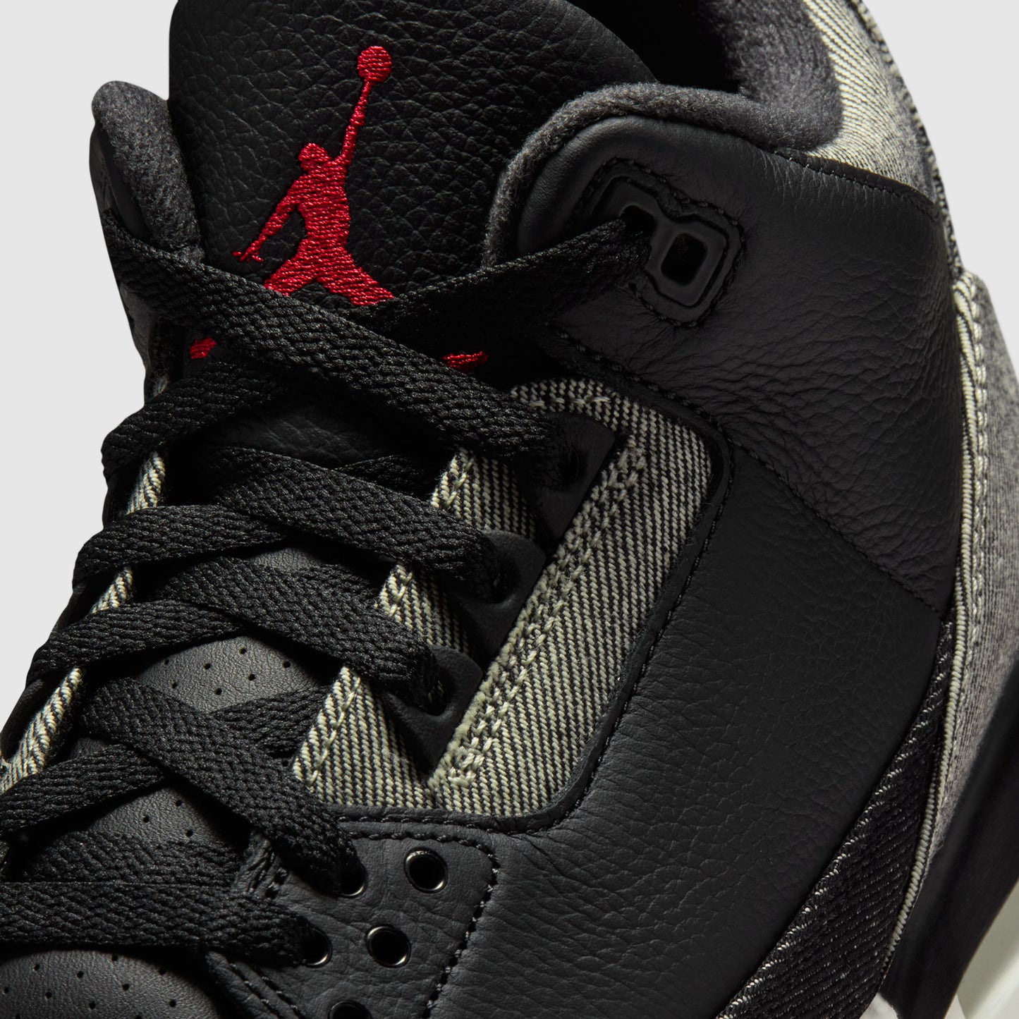 Air Jordan 3 x Levi’s®
Black Denim Sneakers