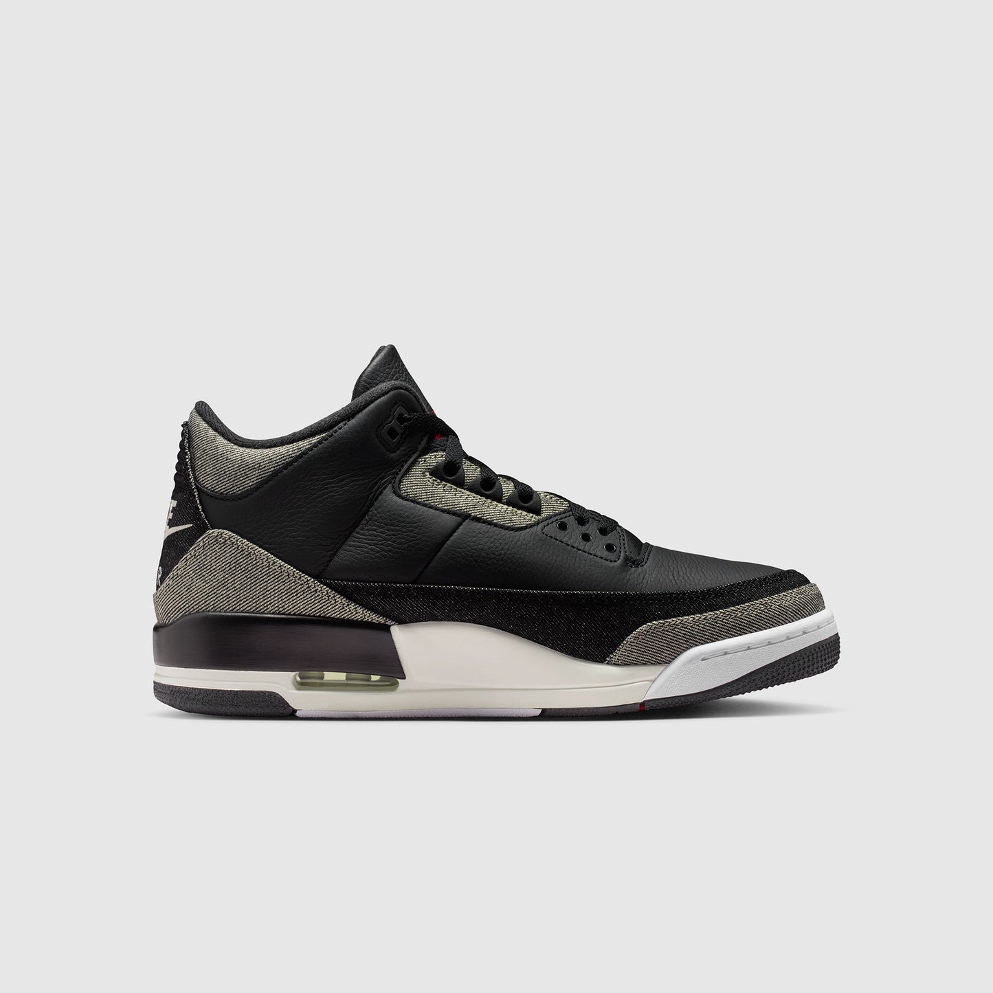 Air Jordan 3 x Levi’s®
Black Denim Sneakers