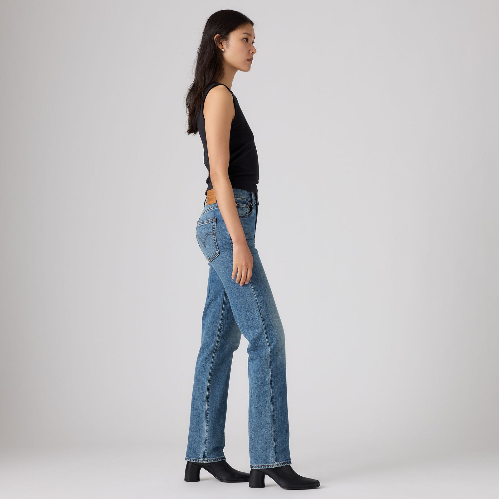 Main 2 - Levi's® Women's Ribcage Slim Jeans - 0081W0006