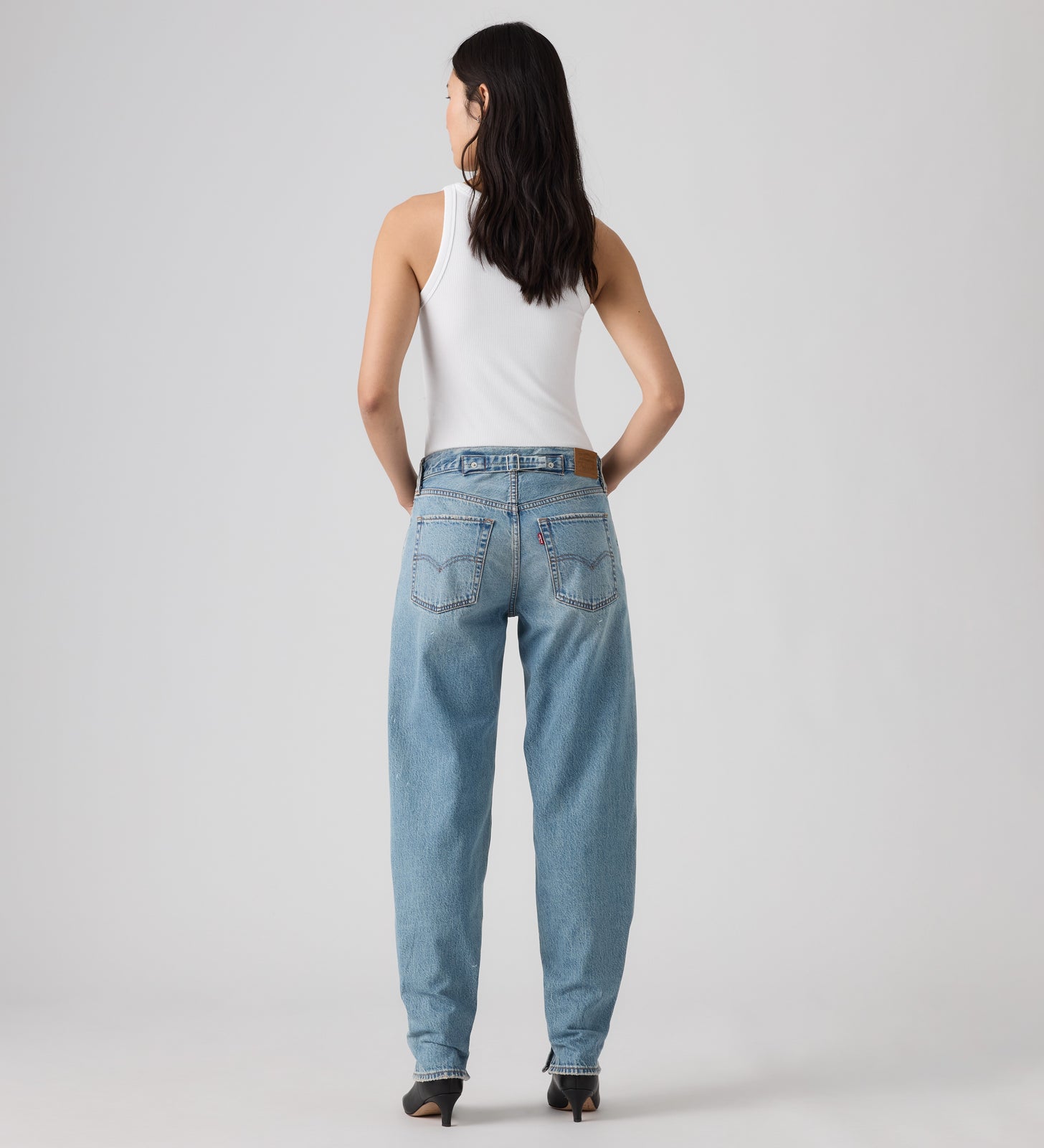 Main 2 - Levi's® Women's Loose Taper Jeans - 0083N0002