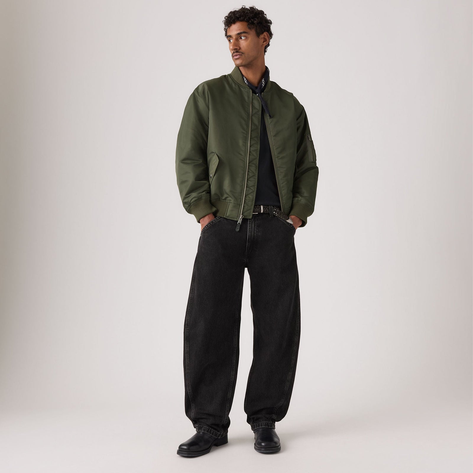 Main 4 - Levi's® Men's Baggy Barrel Jeans - 0057O0003
