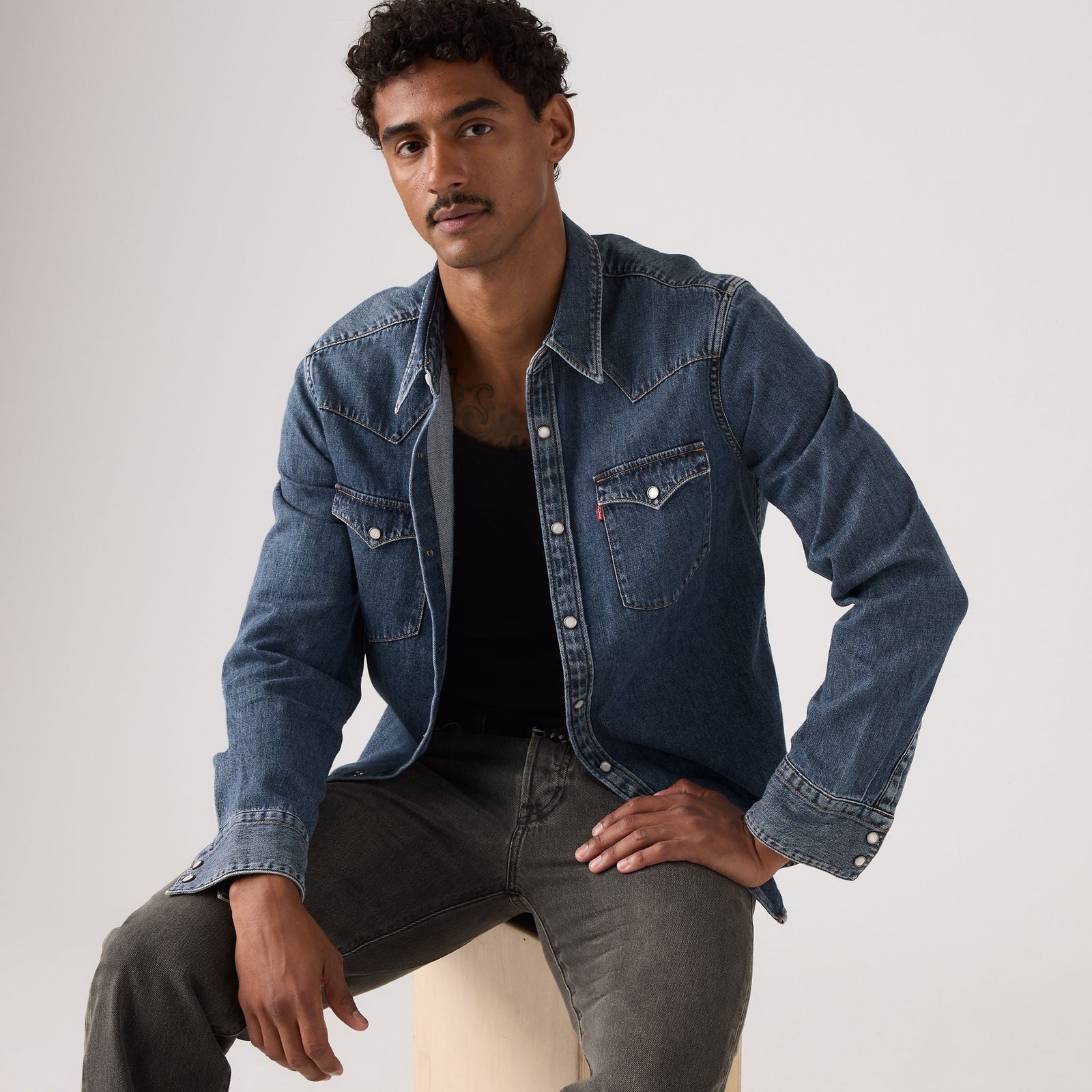 Main 1 - Levi's® Men's Barstow Standard Fit Western Shirt - 857440117