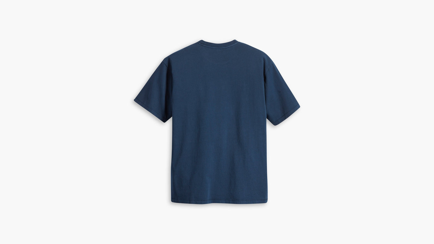 Back-facing shot of Levi’s Men’s Red Tab Vintage T-shirt