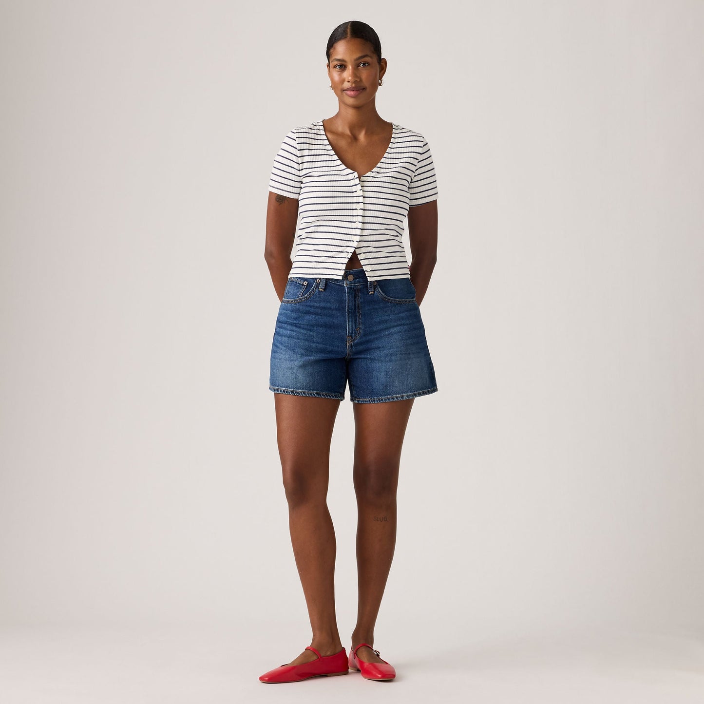 Levi's® Women's Cinch Mid-Thigh Shorts