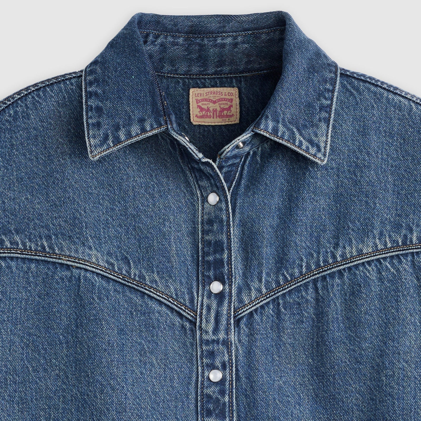 Main 6 - Levi's® Women's Logan Short-Sleeve Denim Shirt - 005CR0003
